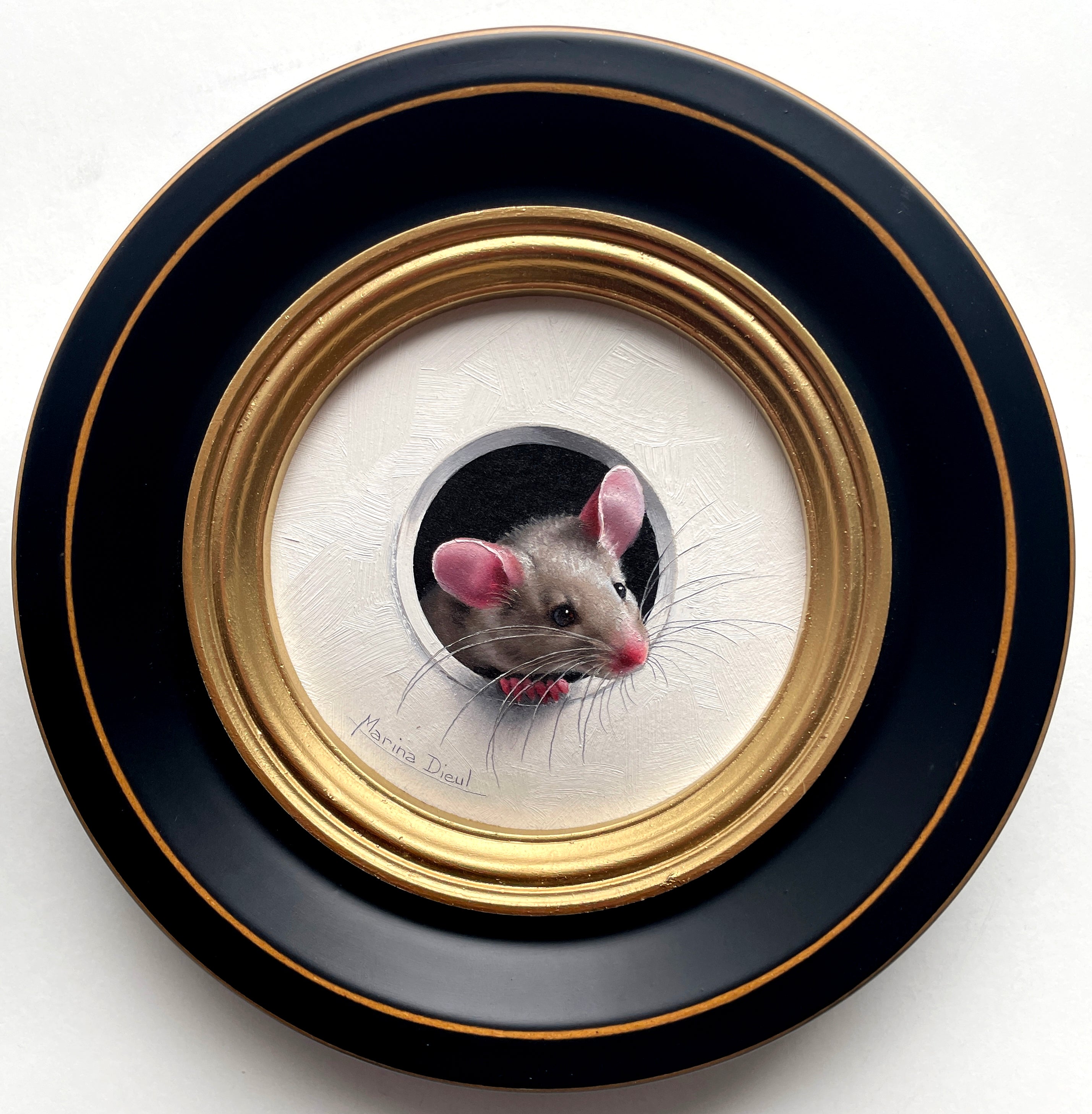 Petite Souris Peeking In