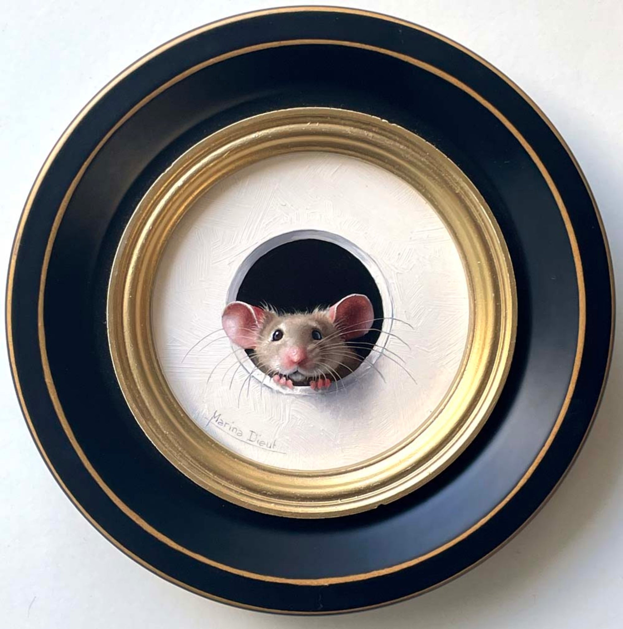Petite Souris - Peeking Over